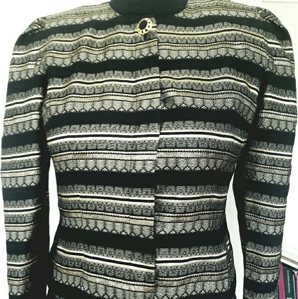 Gold detail blazer